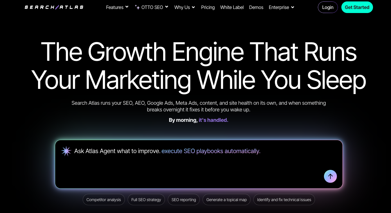 Página inicial do Search Atlas, que promove o seu motor de crescimento, que executa SEO, AEO e anúncios automaticamente